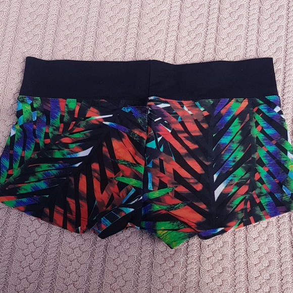 Rockwear booty short - Picture 2 of 2